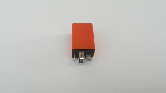 Relais temporisé 12 Volts 20 Amp.