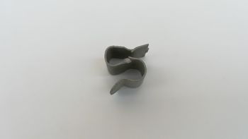 Attache à clipser