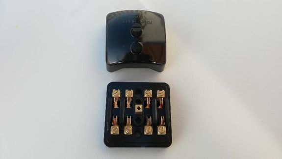 Boîtier porte-fusibles noir