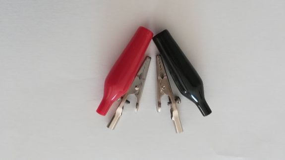 Pinces isolées crocodile