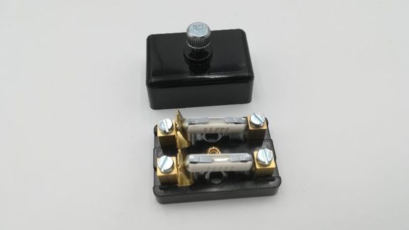 Boîtier noir à 2 fusibles