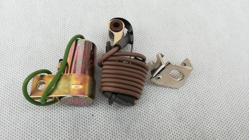 Vis platinées et condensateur Ducellier C 25