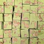 Nougat  Gros cubes de nougats tendres Pistache