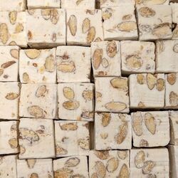 Nougat  Gros cubes de nougats tendres AMANDES