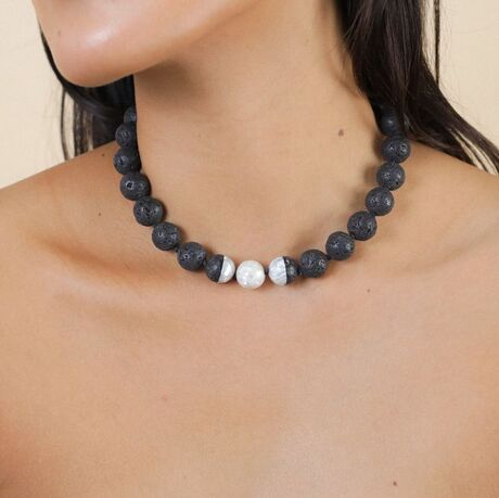 Collier Nature Volcan perles rondes Hiver 2025