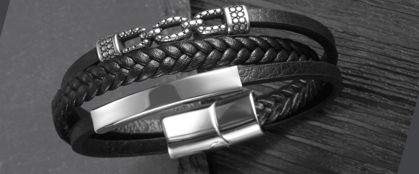 <h1>Bracelets homme</h1>CUIR<span>Gravez vos envies </span><a class="btn" href="/bracelet-personnalise-homme-gravure-755260.htm">Voir</a>
