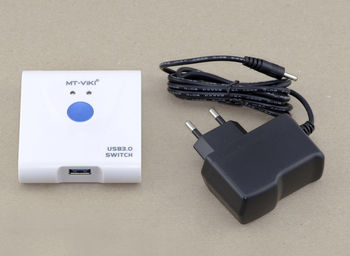 USB 3.0 Sharing Box / 2-Port Switch with Power Supply