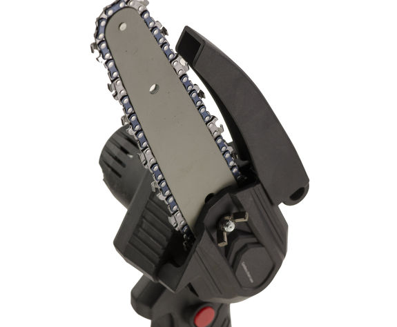 Cordless chainsaw with 15cm cutting guide, 21V battery and mains charger. Sold in a box.