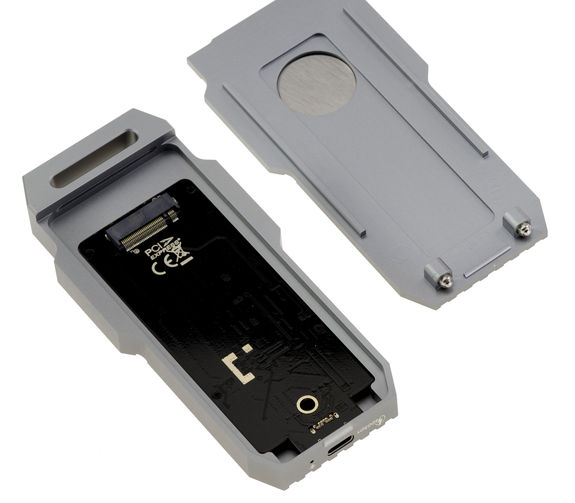 USB 4.0 Thunderbolt 4 40G enclosure for SSD M2 NVMe. Robust, shock-proof aluminum structure with removable fan