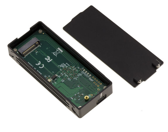 Aluminum Thunderbolt 3 40G enclosure for SSD M2 NVMe. Aluminum structure with high-speed cable included