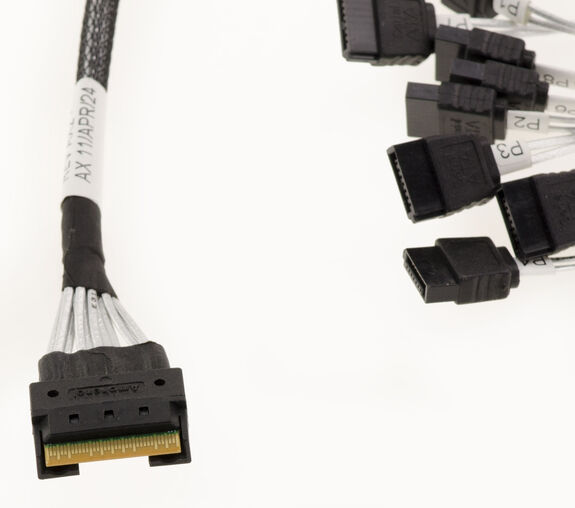 Cordon câble PCIe 4.0 avec connecteurs Slim SAS SFF-8654 8i 74 broches vers 8x SATA longueur 80cm