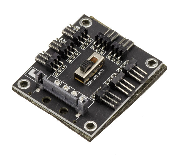 Connectique Ventilateurs - Alimentation 8 VOIES Alim SATA Vitesse Réglage Alim SATA<br>Réglage Vitesse