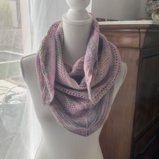 Châle Mathilde tricoté à la main couleur chlorophyll