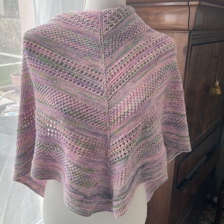 Châle Mathilde tricoté à la main couleur chlorophyll