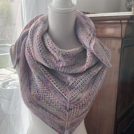 Châle Mathilde tricoté à la main couleur chlorophyll