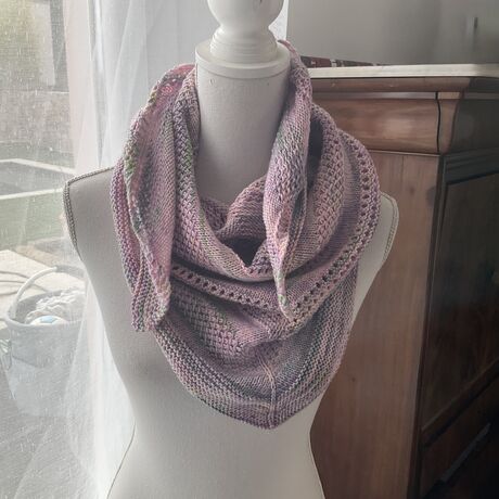 Châle Mathilde tricoté à la main couleur chlorophyll