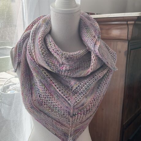 Châle Mathilde tricoté à la main couleur chlorophyll