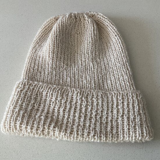 Bonnet Tout Doux tricoté à la main couleur naturel