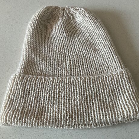 Bonnet Tout Doux tricoté à la main couleur naturel