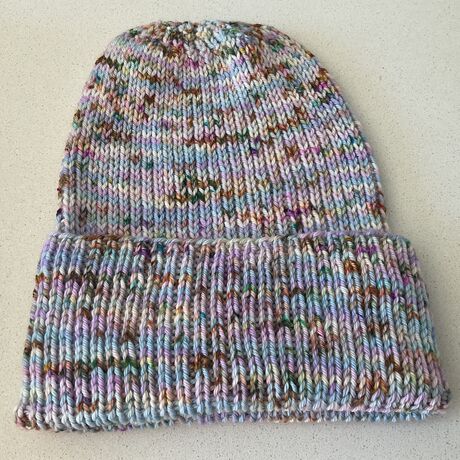 Bonnet DOUXDOUX tricoté à la main en laine mérinos couleur moonstone