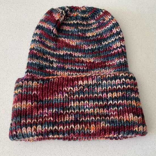 Bonnet DOUXDOUX tricoté à la main en laine mérinos couleur renaissance