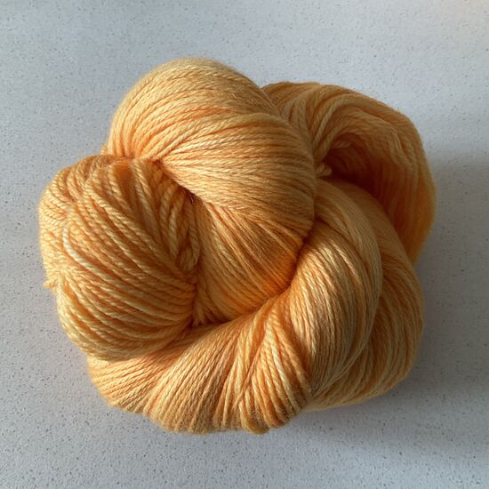 Laine teinte à la main mérinos fingering couleur mandarine