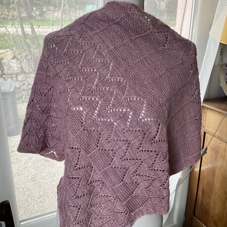 Châle Abondance tricoté à la main couleur rose vintage