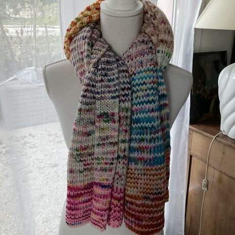 Echarpe AUDE tricotée à la main multicolore