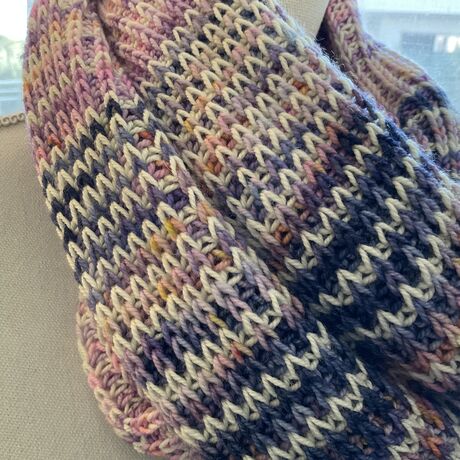 Echarpe AUDE tricotée à la main rose/mauve/gris
