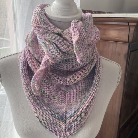 Châle Mathilde tricoté à la main couleur chlorophyll