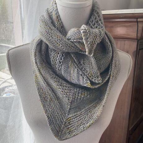 Châle Mathilde tricoté à la main couleur chlorophyll