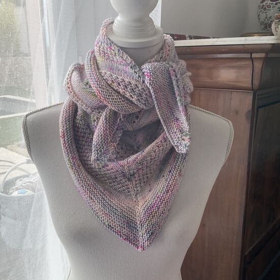 Châle Mathilde tricoté à la main couleur chlorophyll