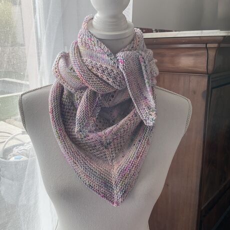 Châle Mathilde tricoté à la main couleur chlorophyll