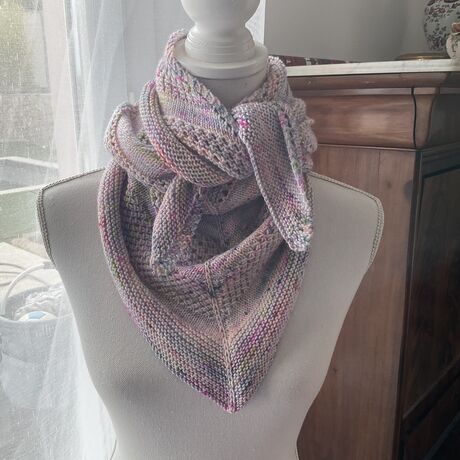 Châle Mathilde tricoté à la main couleur chlorophyll