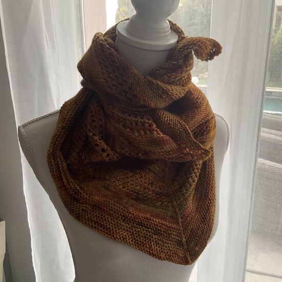 Châle Mathilde tricoté à la main couleur rouille