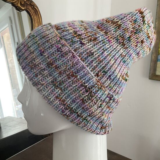 Bonnet DOUXDOUX tricoté à la main en laine mérinos couleur moonstone