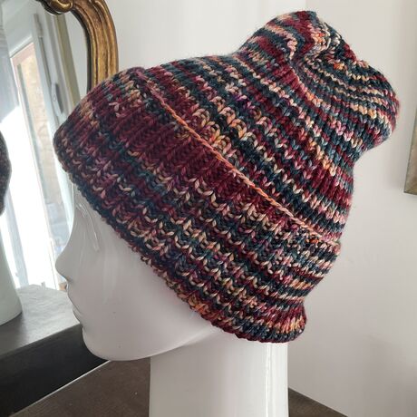 Bonnet DOUXDOUX tricoté à la main en laine mérinos couleur renaissance