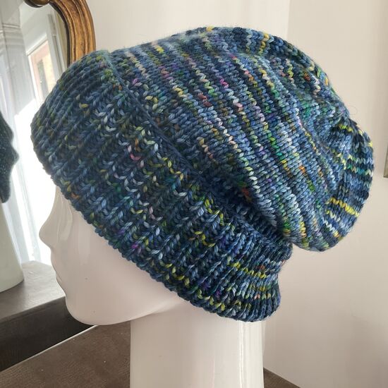 Bonnet ARTY2 tricoté à la main couleur deep end