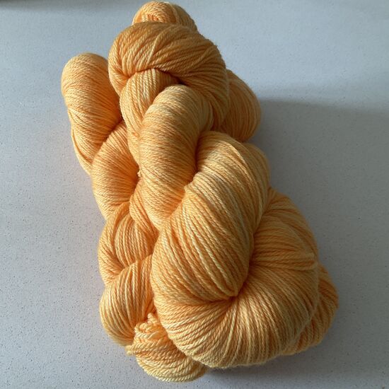 Laine teinte à la main mérinos fingering couleur mandarine