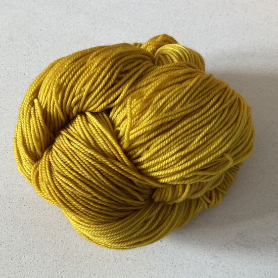 Laine teinte à la main mérinos sport/fingering couleur curry