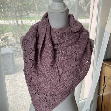 Châle Abondance tricoté à la main couleur rose vintage