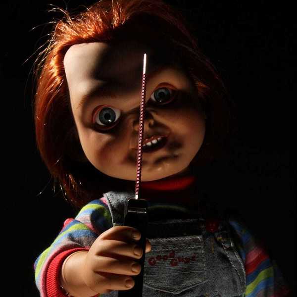 Chucky Jeu d´enfant poupée sonore Sneering Chucky 38cm Mezco