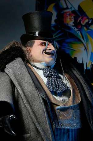 Batman Le Défi figurine 1/4 Mayoral Pinguin (Danny DeVito) 38cm NECA