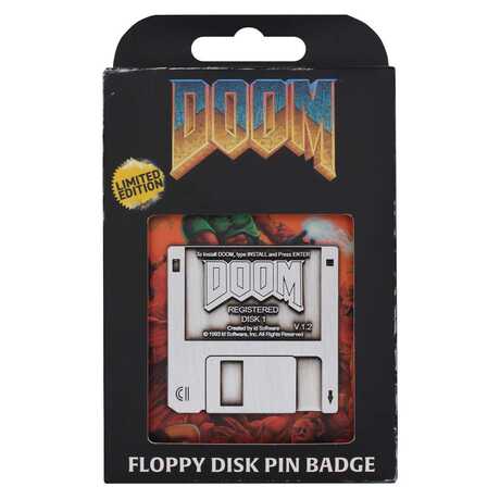 Doom floppy disk pin badge Fanattik
