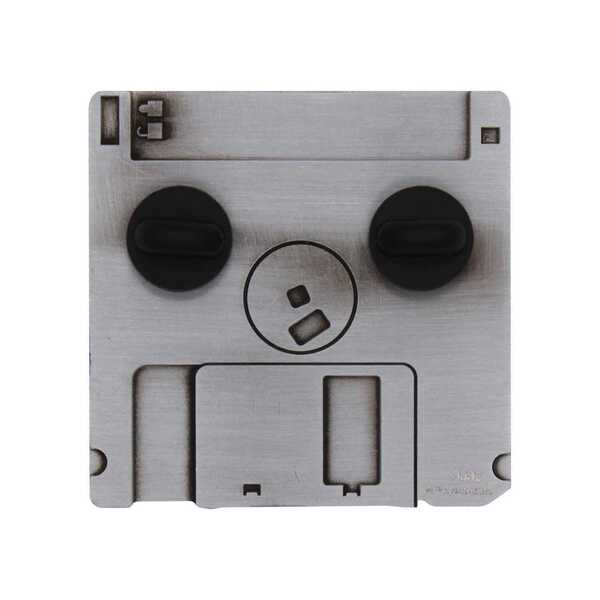 Doom floppy disk pin badge Fanattik