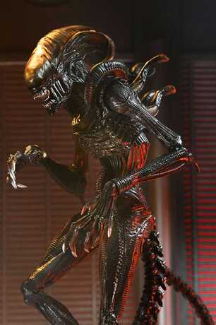Alien: Romulus figurine Ultimate Scorched Xenomorph NECA