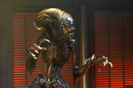 Alien: Romulus figurine Ultimate Scorched Xenomorph NECA