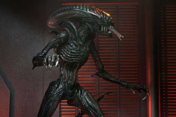 Alien: Romulus figurine Ultimate Scorched Xenomorph NECA