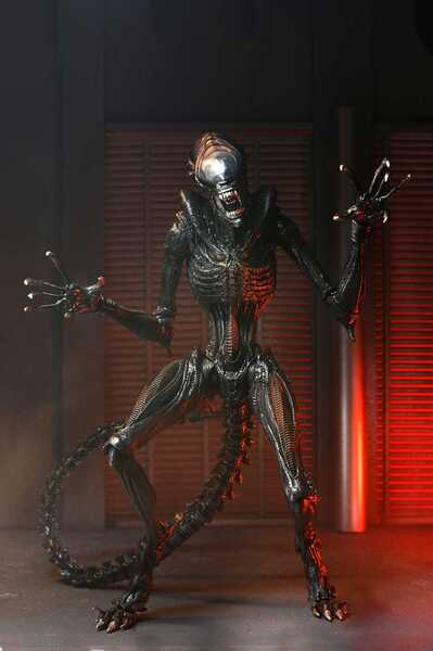 Alien: Romulus figurine Ultimate Scorched Xenomorph NECA