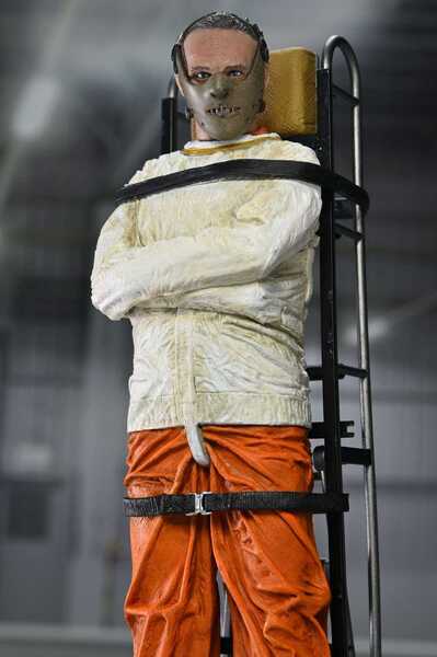 Le Silence des agneaux figurine Dr. Hannibal Lecter (Masked) NECA